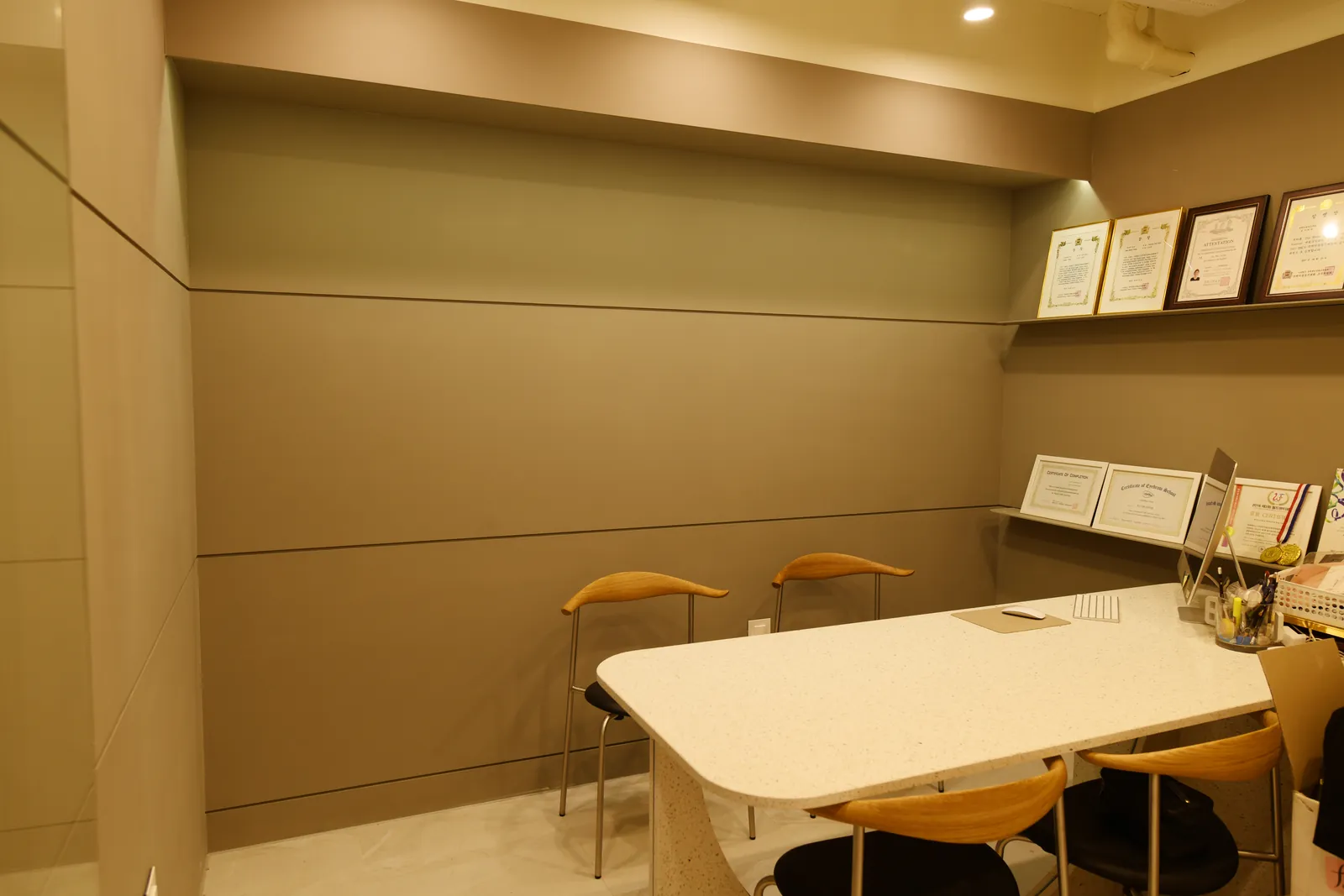 서울 강남구 꼼에스테틱 33평 피부관리샵 인테리어 | 고객 동선·맞춤가구 시공사진 13