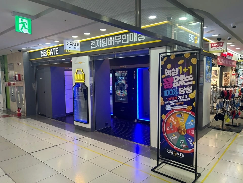 서울 강남 강남역지하상가점 5평대 무인매장 인테리어 | 자동문·창고 시공사진 2