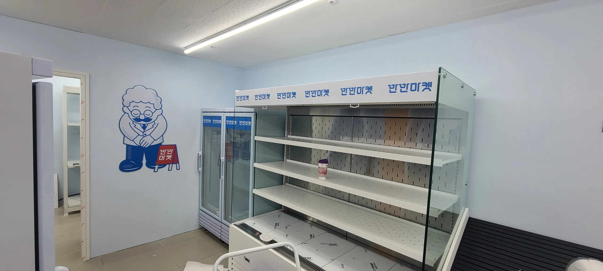 서울 은평 녹번이편한세상캐슬점 무인매장 인테리어 | 데코타일·인테리어 필름 시공사진 1