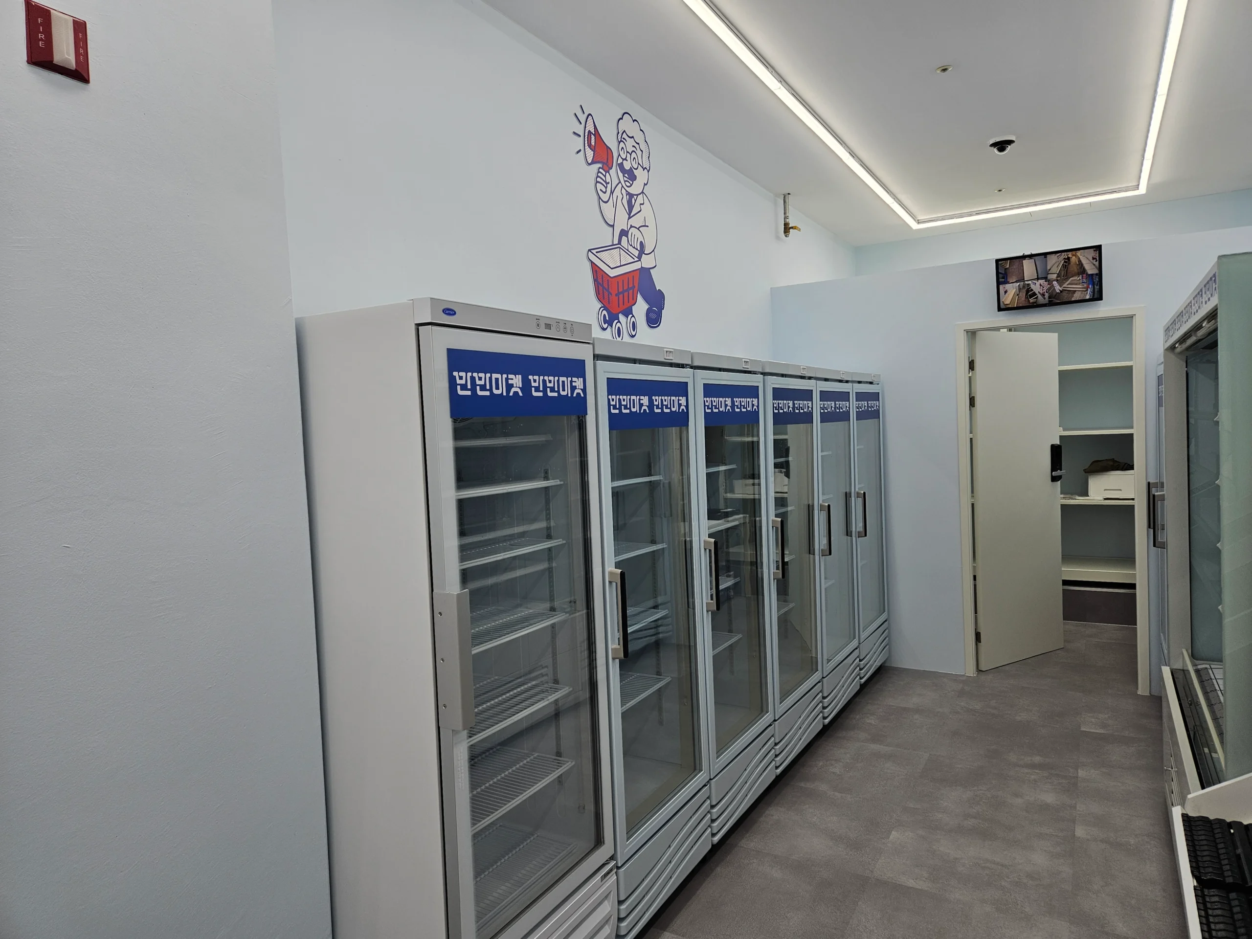 경기 용인 수지이편한세상점 10평대 무인매장 인테리어 | 데코타일·인테리어 필름 시공사진 3