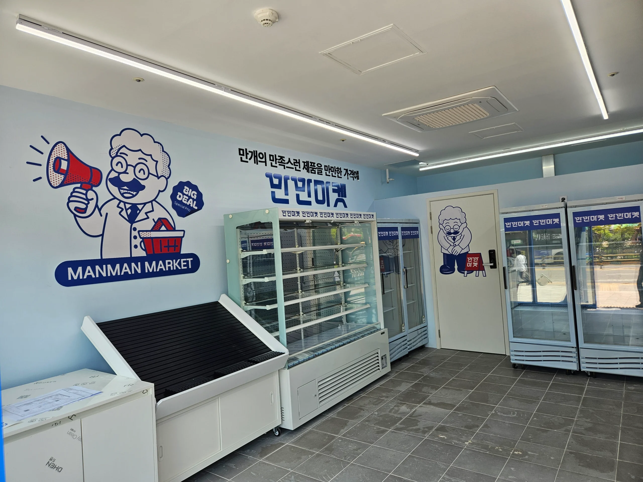 경기 과천 과천자이아파트점 9평대 무인매장 인테리어 | 데코타일·인테리어 필름 시공사진 3