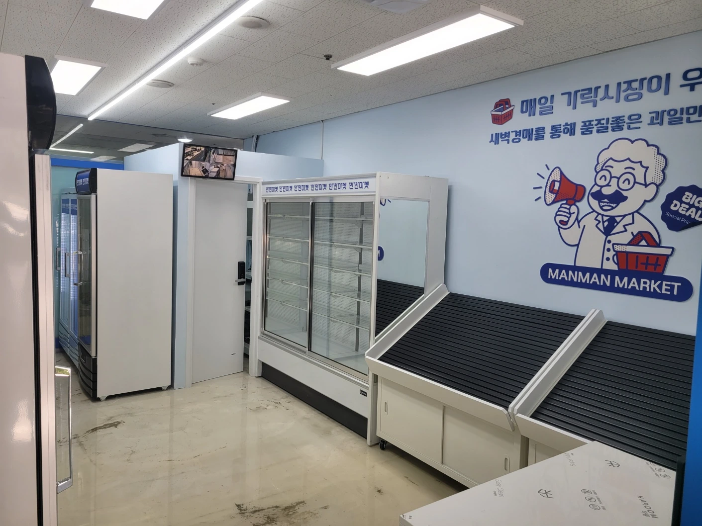 서울 강동 암사프라이어팰리스점 7평대 무인매장 인테리어 | 데코타일·인테리어 필름 시공사진 3